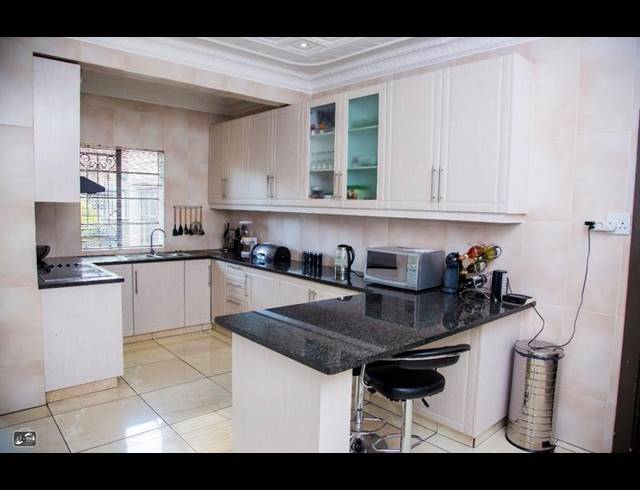 3 BEDROOM HOUSE FOR SALE IN PRIMROSE HILL